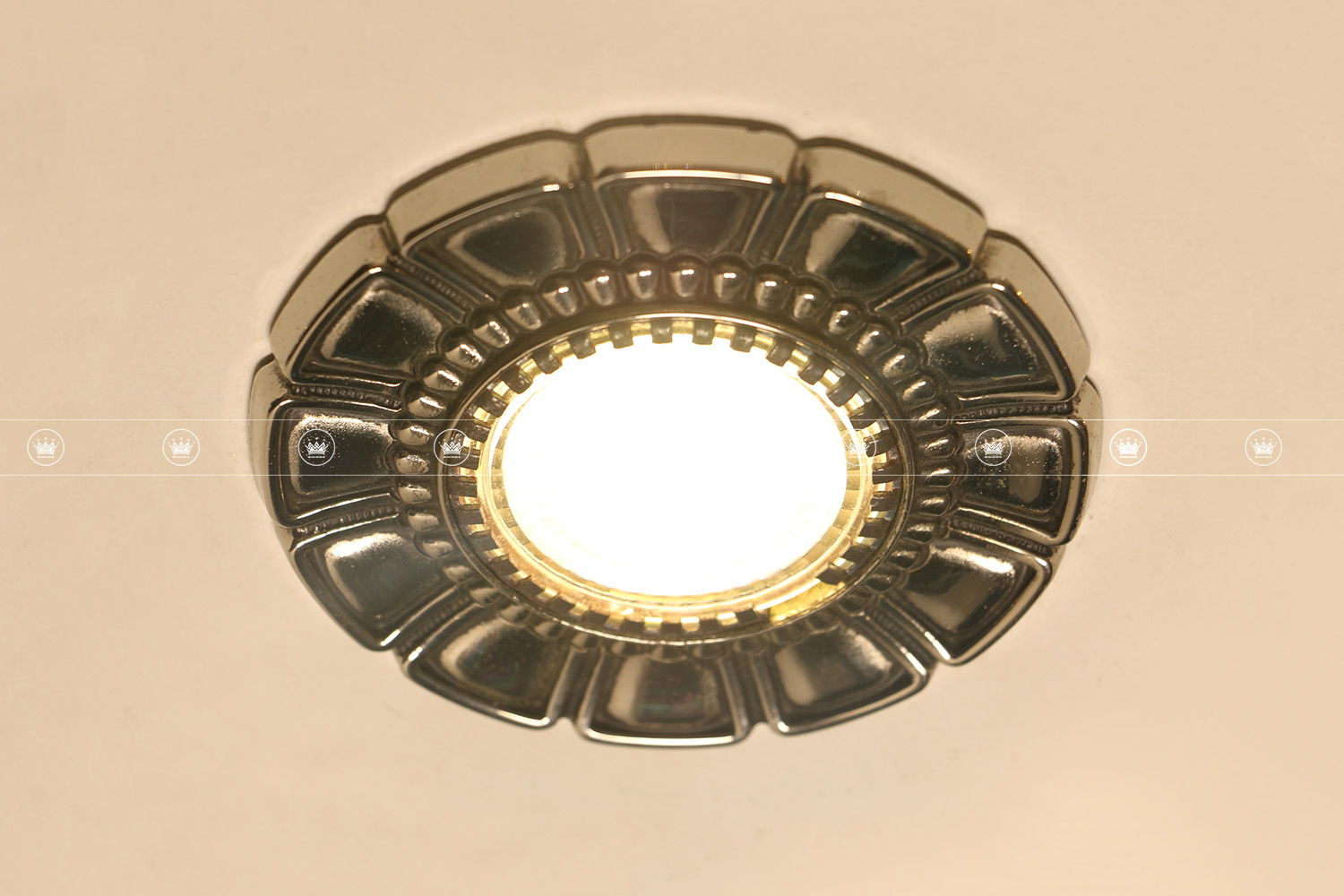 MẪU ĐÈN SPOTLIGHT ĐỒNG ƯA CHUỘNG 2024 5