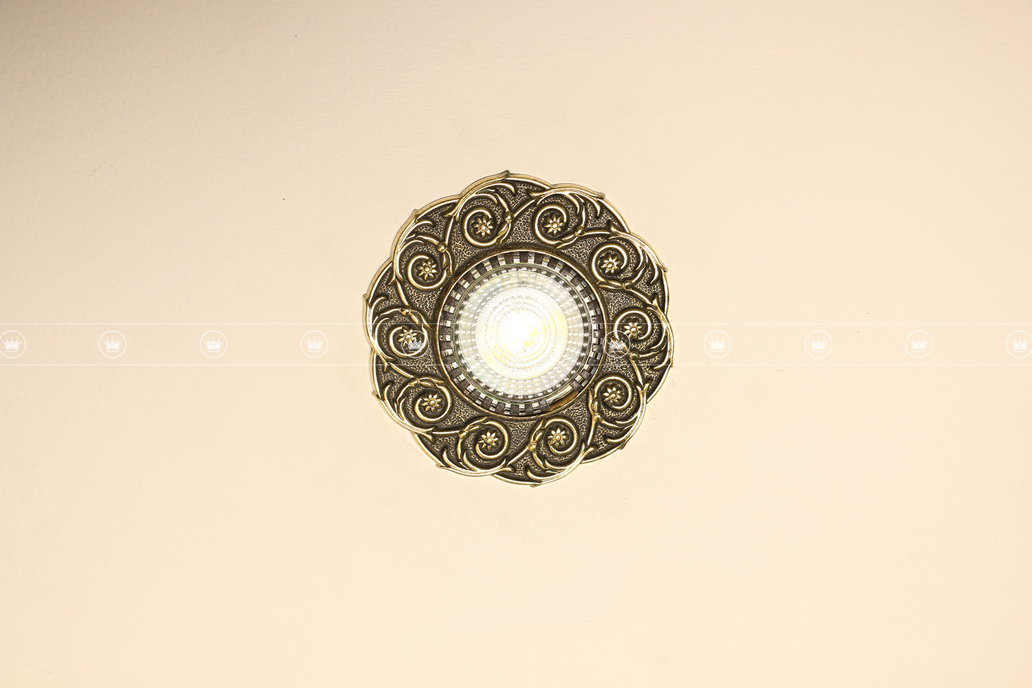 MẪU ĐÈN SPOTLIGHT ĐỒNG ƯA CHUỘNG 2024 4