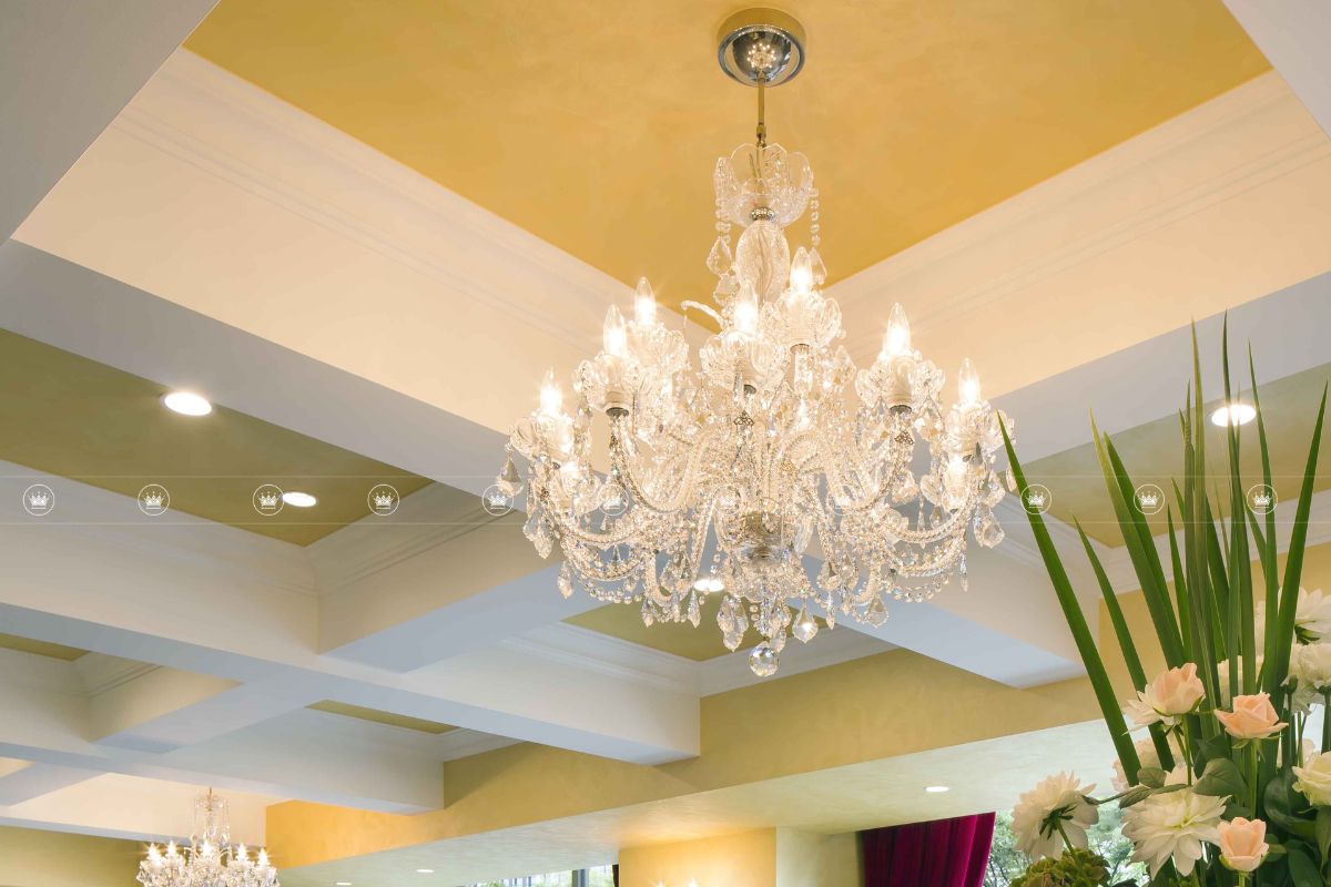 Dự án lắp đặt quán đèn chùm pha lê Cafe tại Bình Dương 3