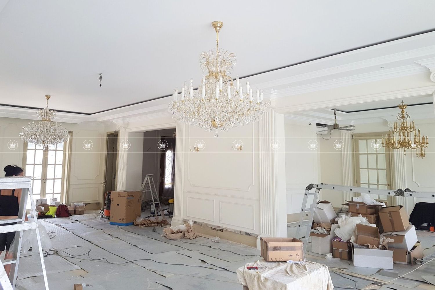 Tháo rời tất cả linh kiện đèn